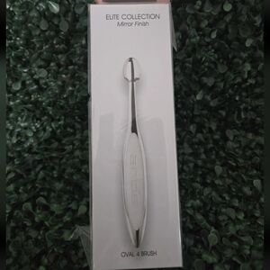 Oval 4 Brush Artis Elite Collection- Mirror Finish - NIB sealed